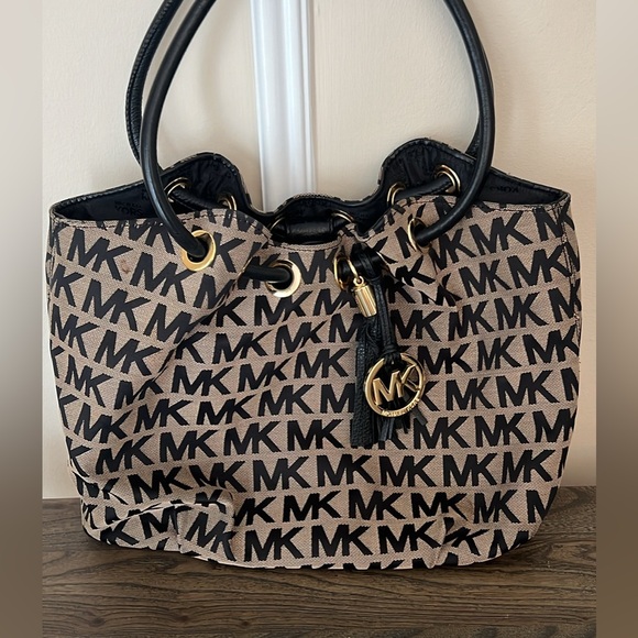 Michael Kors Purse - Picture 3 of 4